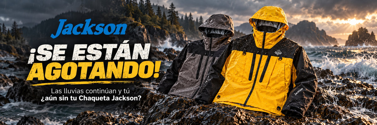 Chaquetas impermeables Jackson sobre rocas en la costa: se están agotando, las lluvias continúan